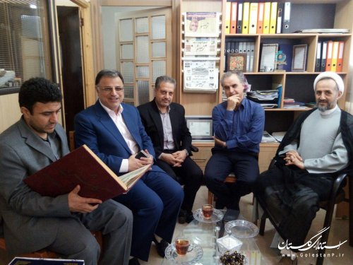 بازدید رئیس شورای اطلاع رسانی استان از دفتر روزنامه گلشن مهر 