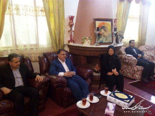 حضور رئیس شورای اطلاع رسانی استان در منزل مرحوم حبیب الله قلیشلی