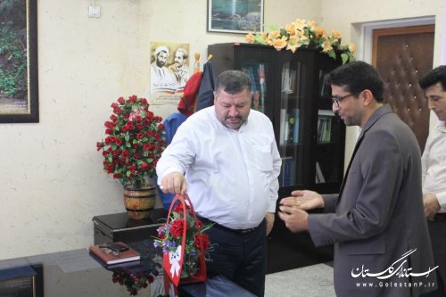 روسای ادارت شهرستان آزادشهر به مناسبت هفته دولت با فرماندار دیدار کردند