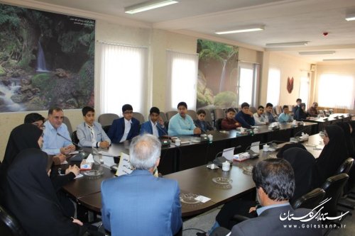 جلسه شورای اداری نمادین برای نوجوانان در شهرستان آزادشهر برگزار شد