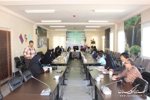 جلسه شورای اداری نمادین برای نوجوانان در شهرستان آزادشهر برگزار شد