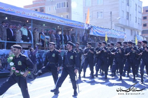 آغازهفته دفاع مقدس با رژه نیروهای مسلح در گرگان برگزار شد