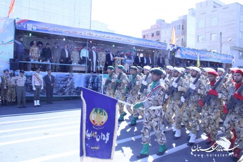 آغازهفته دفاع مقدس با رژه نیروهای مسلح در گرگان برگزار شد