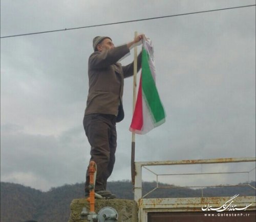 نصب پرچم جمهوری اسلامی بر سردرب منازل شهدای شهر گالیکش
