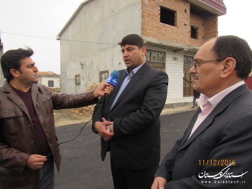 بازدید فرماندار گمیشان از اجرای طرح هادی(آسفالت معابر) روستای بصیر آباد