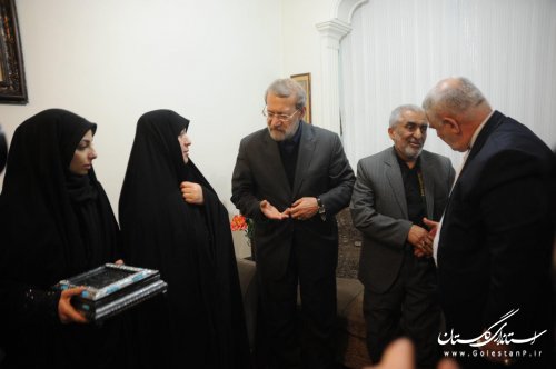 رئیس مجلس با خانواده شهید سروان سید مهدی حسینی دیدار کرد