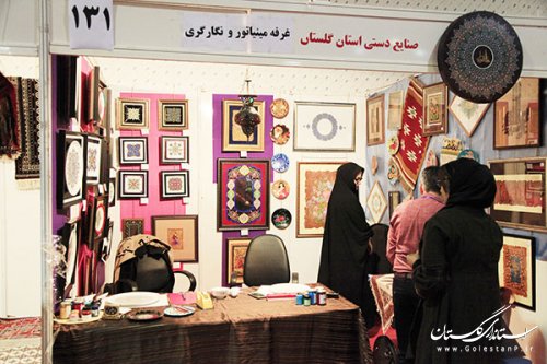 گوشه ای از آثار هنرمندان صنایع دستی گلستان در دهمین جشنواره فرهنگ اقوام
