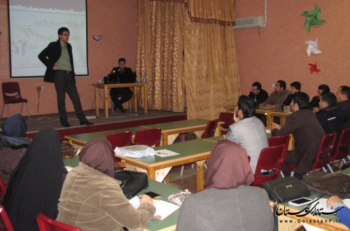 کارگاه آموزشی' فن و هنر عکاسی' و اصول خبرنویسی در کانون گلستان برگزار شد