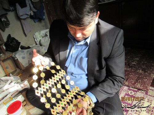 بازدید فرماندارگمیشان از ساخت زیور آلات سنتی ترکمنی در شهرستان