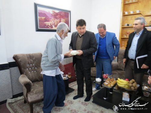 دیدار فرماندار و مسئولین شهرستان گالیکش با خانواده دانشجوی شهید صدیقی عطار