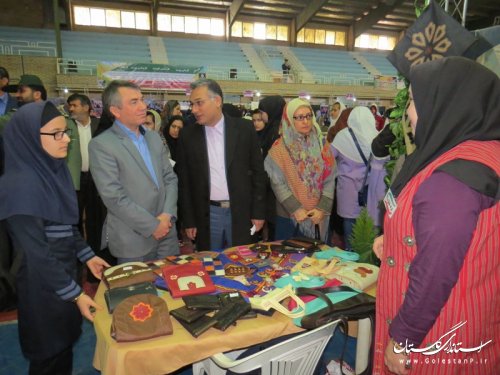 افتتاح نمایشگاه مشاغل و بازارچه فروش محصولات دانش آموزی
