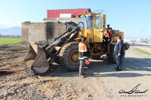 آغاز طرح پاکسازی و منظر آرایی حریم جاده های شهرستان آزادشهر