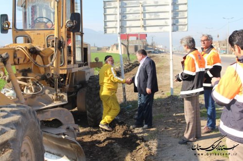آغاز طرح پاکسازی و منظر آرایی حریم جاده های شهرستان آزادشهر