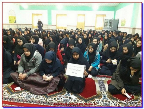نشست صميمي فرماندار گالیکش با دانش آموزان آموزشگاه مكتب الزهراء