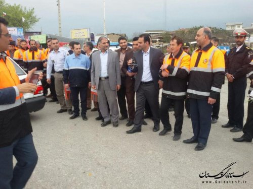 استقبال از اولین مسافران ورودی به استان گلستان توسط فرماندار و مدیران اجرائی شهرستان بندرگز