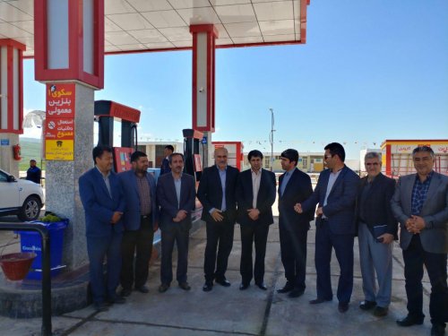 بازدید مدیرعامل شرکت نفت و مدیرکل راهداری از پمپ بنزین شهر فراغی