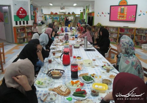 صبوران كوچك مهمان سفره افطاری مرکز فرهنگی هنری آزادشهر