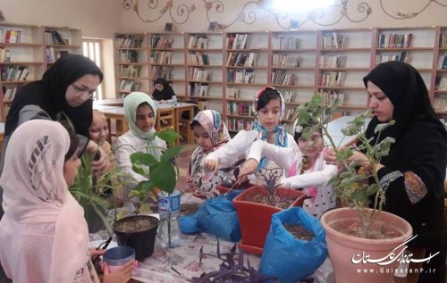 اعضا و مربیان کانون گلستان مروجان فرهنگ دوستی با طبیعت