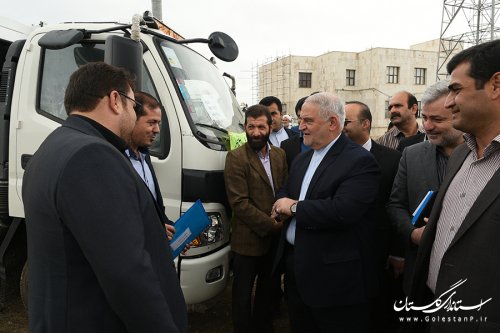 8 دستگاه خودرو کمپرسی مکانیزه حمل زباله به دهیاری های استان تحویل شد