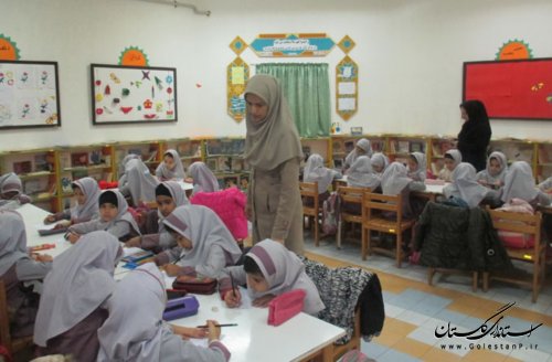 مهارت‌آموزی کودکان هنگام وقوع زلزله در قالب کارگاه هنری کانون پرورش فکری آزادشهر