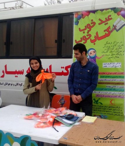 اهدای عروسک‌ بومی و محلی به مسافران نوروزی در ایستگاه فرهنگی کانون پرورش فکری گلستان