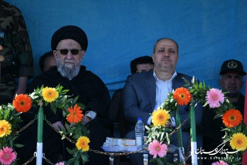 مراسم روز ارتش با حضور استاندار و نماینده ولی فقیه در گلستان برگزار شد