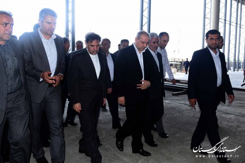 وزیر راه و شهرسازی با استقبال استاندار گلستان وارد فرودگاه بین المللی گرگان شد