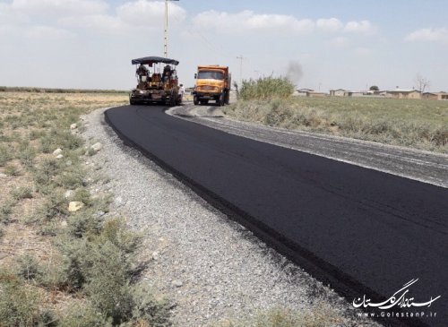 عملیات آسفالت  يك راه روستايي درشهرستان آق قلا آغازشد