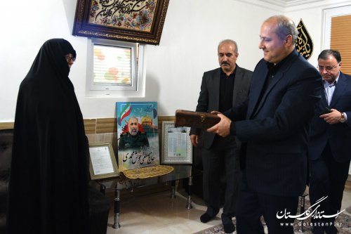 دیدار استاندار گلستان با خانواده شهید مدافع حرم «خوش محمدی»