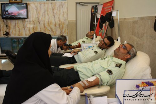 کارکنان  نيروي انتظامي  راه آهن شمال شرق 2  خون خود را به نيازمندان اهدا كردند