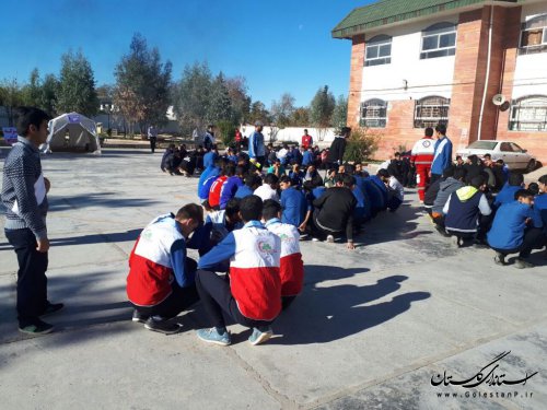 مانور ایمنی در برابر زلزله در دبیرستان شهید مفتح فاضل آباد