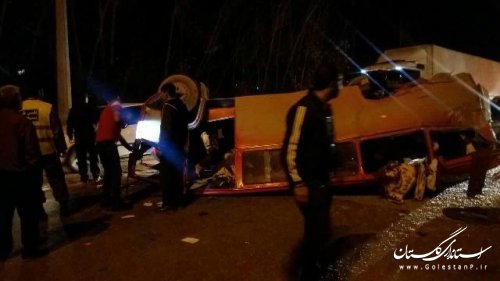 عملیات مشترک تیم های عملیاتی استانهای گلستان و مازندران در حادثه واژگونی مینی بوس