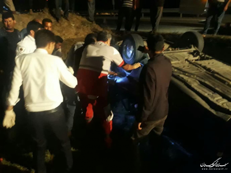 رهاسازی مصدومان خودروی واژگون شده در روستای «پاسنگ» مینودشت