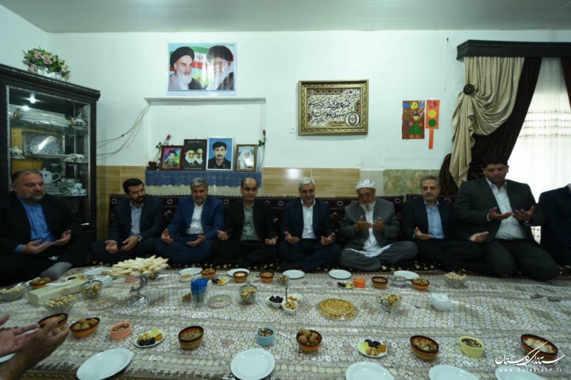 دیدار معاون سیاسی وزیر کشور و استاندار گلستان با خانواده شهیدان حبیب لی