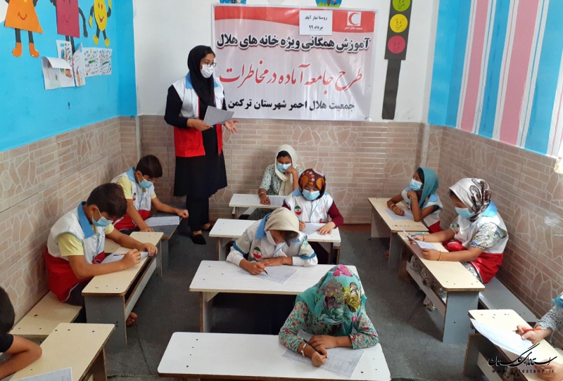 آموزش بیش از ۱۷۰۰ نفر در خانه های هلال گلستان در شهریور و مهر ماه سال جاری