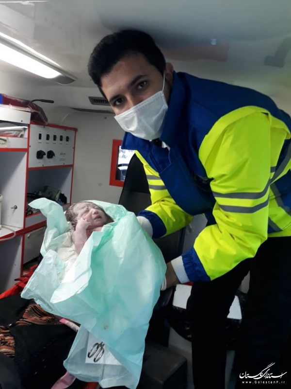 تولد یک نوزاد در آمبولانس اورژانس 115 در منطقه کُرَند