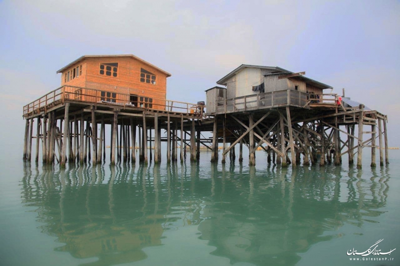 خانه‌های شناور دریایی بندر ترکمن فصل جدیدی از گردشگری آبی در گلستان