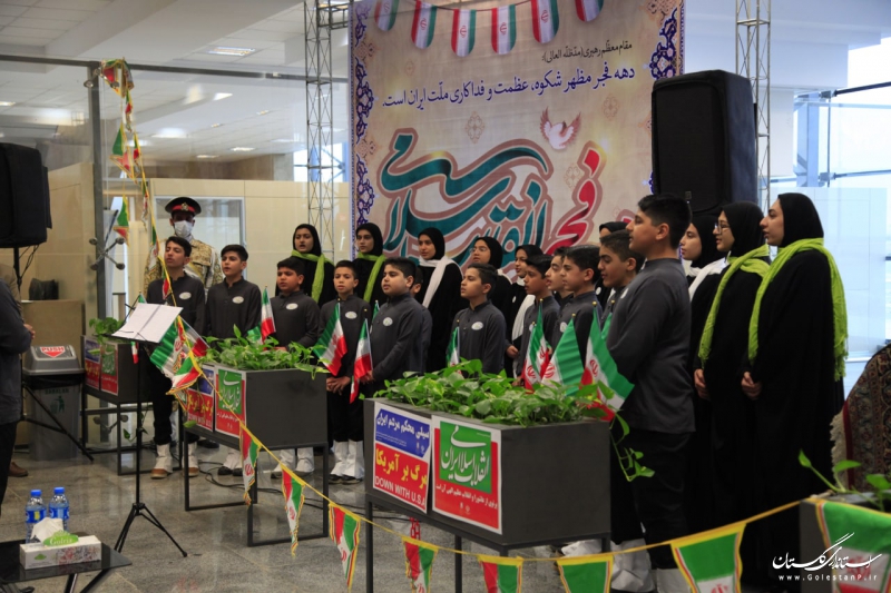 هنرنمایی اعضای کانون پرورش فکری در مراسم استقبال نمادین از ورود امام خمینی(ره)