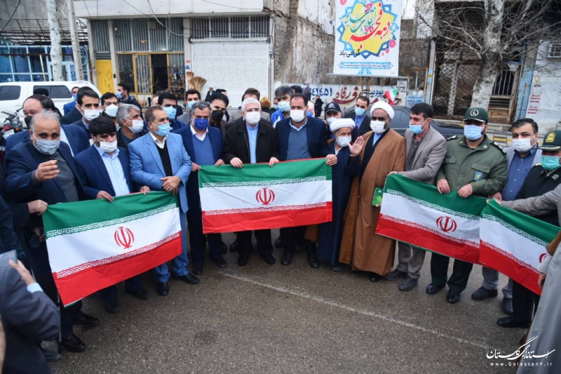 حضور مردم تضمین کننده استمرار انقلاب اسلامی