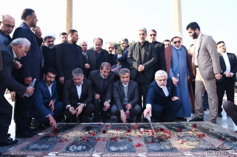 وزیر جهاد کشاورزی به مقام شهدای گلستان ادای احترام کرد