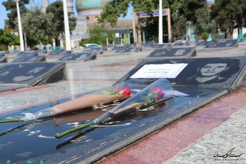ادای احترام هلال احمری‌ها به مقام شامخ شهدای امدادگر گلستان