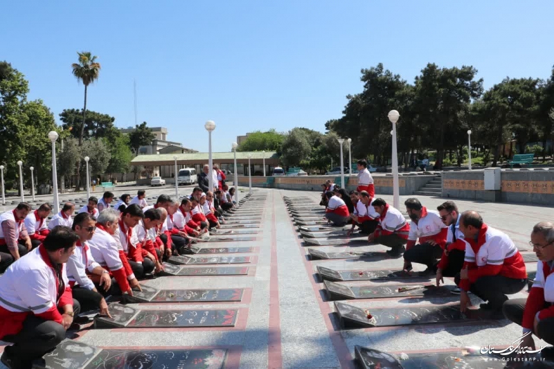 ادای احترام هلال احمری‌ها به مقام شامخ شهدای امدادگر گلستان