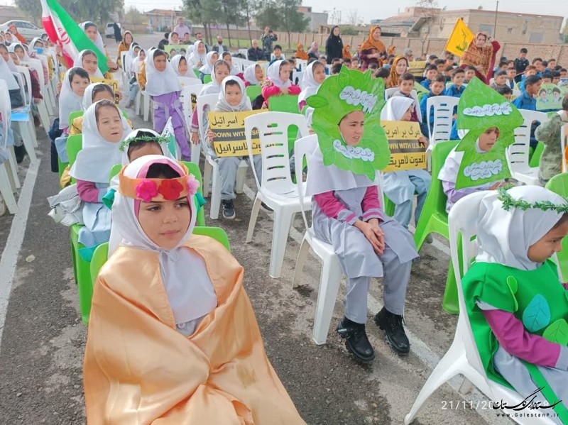  مجری صدا و سیما در روستای قربان آباد آق قلا با دانش آموزان نهال کاشت