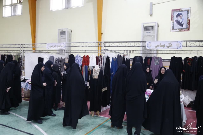 بازدید مدیرکل دفتر امور بانوان و خانواده استانداری از نمایشگاه پوشاک ایرانی (مهربانو)