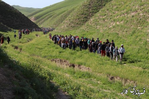 پیاده روی خانوادگی شهروندان کلاله ای به سمت بقعه حضرت خالد نبی (ع) برگزار شد