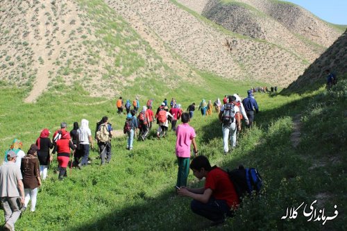 پیاده روی خانوادگی شهروندان کلاله ای به سمت بقعه حضرت خالد نبی (ع) برگزار شد