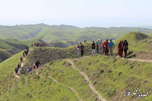 پیاده روی خانوادگی شهروندان کلاله ای به سمت بقعه حضرت خالد نبی (ع) برگزار شد