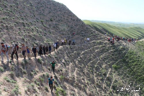 پیاده روی خانوادگی شهروندان کلاله ای به سمت بقعه حضرت خالد نبی (ع) برگزار شد