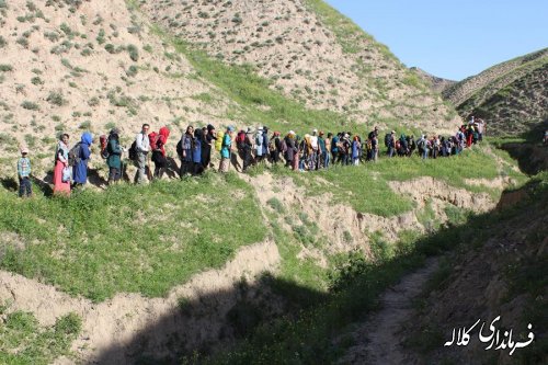 پیاده روی خانوادگی شهروندان کلاله ای به سمت بقعه حضرت خالد نبی (ع) برگزار شد