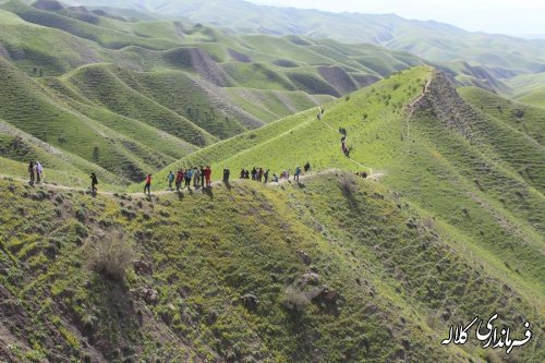 پیاده روی خانوادگی شهروندان کلاله ای به سمت بقعه حضرت خالد نبی (ع) برگزار شد